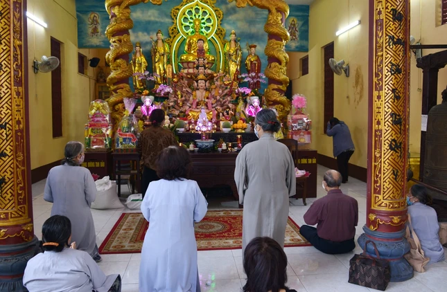 Rằm Vu Lan - Tối 14 - sáng 15 (30).JPG