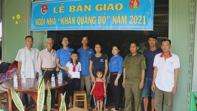 Ban giao nha khan quang do.JPG