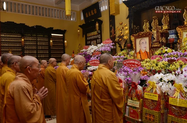 Lễ Huý kỵ cố HT.Thích Nhật Quang (13).JPG