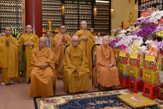 Lễ Huý kỵ cố HT.Thích Nhật Quang (2).jpg