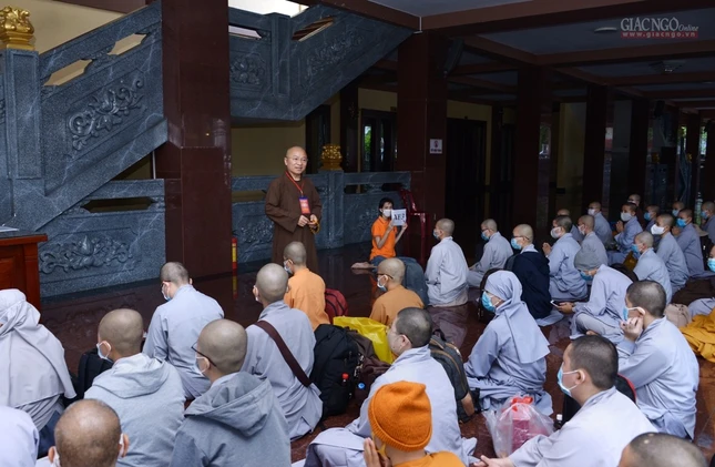 Đưa Tăng Ni lên Học viện (5).jpg