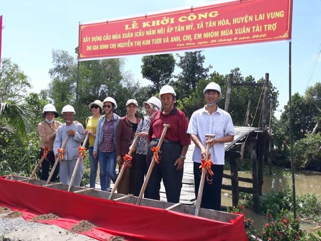 Cúng dường các chùa, tặng quà trung thu, xây cầu nông thôn ảnh 4 Khoi cong cau.jpg