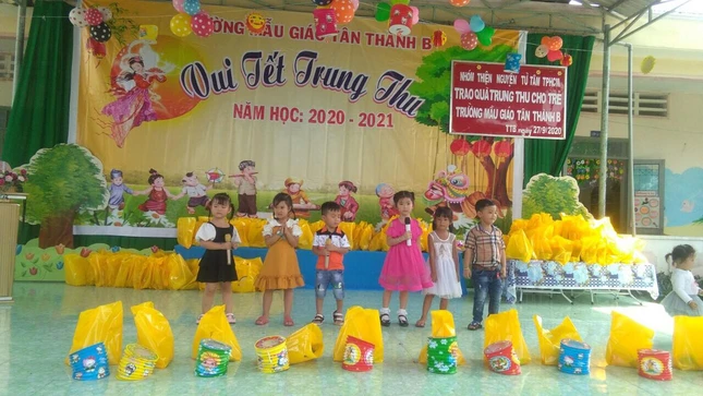 Cac chau thieu nhi vui Tet Trung    thu.jpg