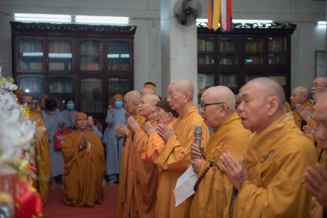 Tưởng niệm Tiểu tường Trưởng lão HT.Thích Viên Giác ảnh 4 z2110394035197_02a6ea4927ff2493832bef393e36a896.jpg