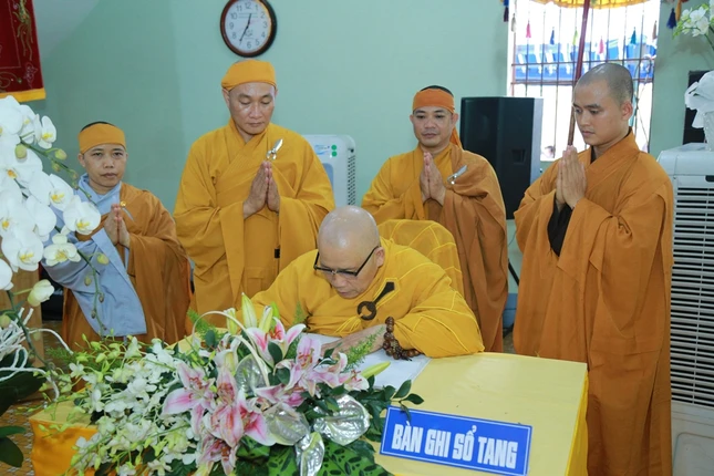 Trà-tỳ kim quan HT.Thích Giải Thiện ảnh 12 H02.JPG