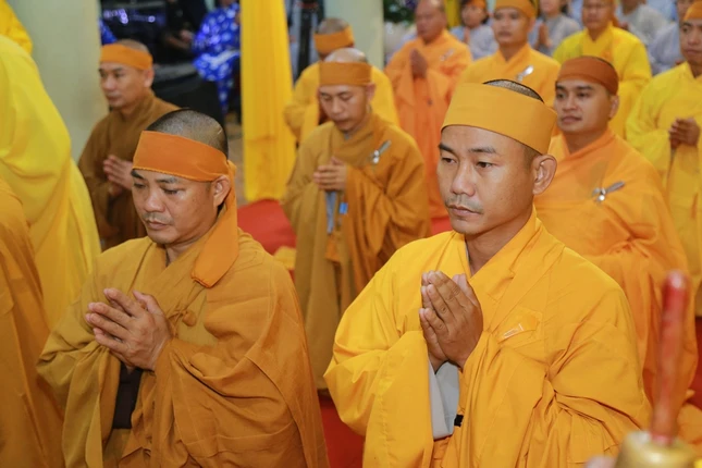 Trà-tỳ kim quan HT.Thích Giải Thiện ảnh 4 H09.JPG