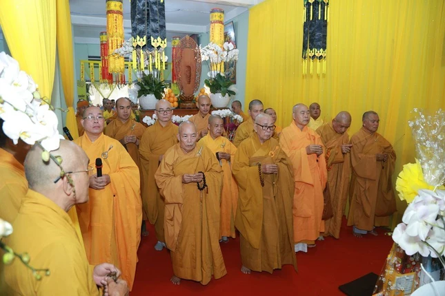 Trà-tỳ kim quan HT.Thích Giải Thiện ảnh 11 H26.jpg