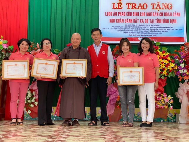 Tặng 3.500 bộ áo phao cứu sinh cho ngư dân ảnh 3 401b08a41a670d99551b2f126d1a5e05.jpg
