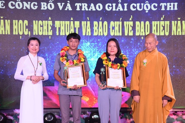 24 tác phẩm được trao giải viết về đạo hiếu ảnh 2 DSC_1345.jpg