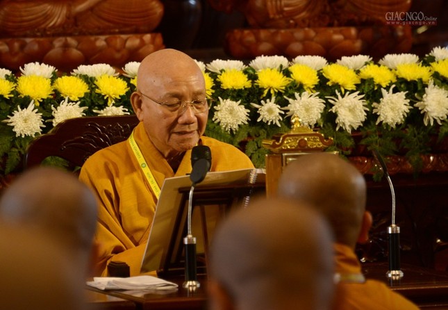 Truyền Bồ-tát giới  -Tam Qui Ngũ giới- Khất thực (10).jpg