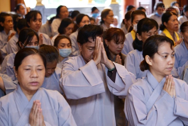 Truyền Bồ-tát giới  -Tam Qui Ngũ giới- Khất thực (13).jpg