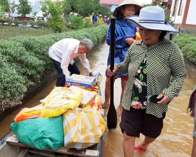 Nhan qua cuu tro.jpg