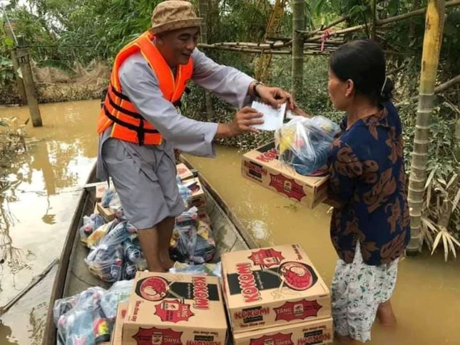 TT Quy trao qua cuu tro.jpg