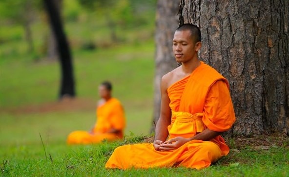 nguoixuatgia 2.jpg