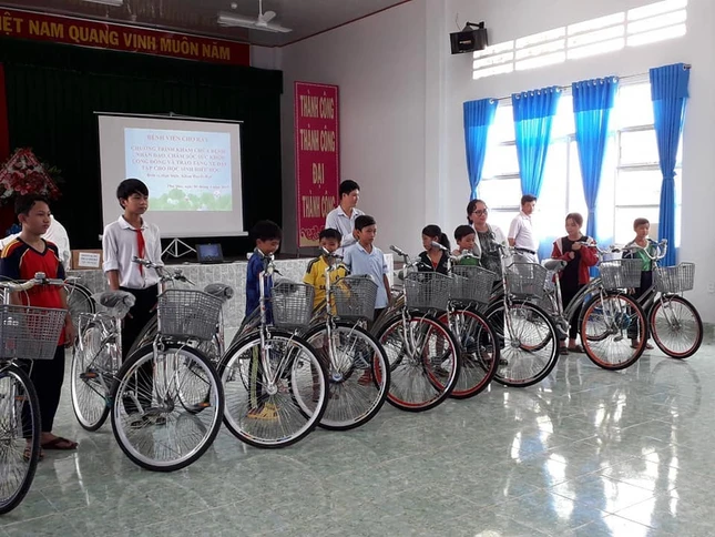 Tang xe dap cho Hs ngheo HTN.jpg