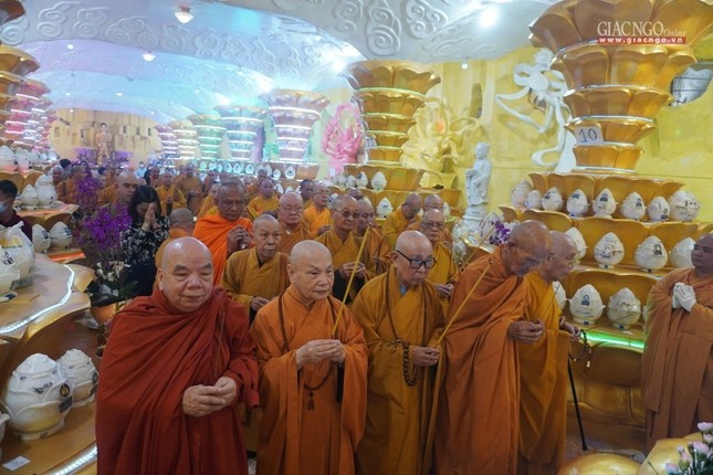 Chư giáo phẩm lãnh đạo Giáo hội quang lâm chùa Kỳ Quang 2 ảnh 1 13kq.jpg