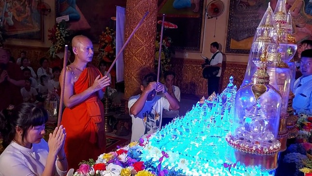 Chùa Hạnh Phúc Tăng cung nghinh xá-lợi, dâng y Kathina ảnh 4 IMG_20201102_163916.jpg