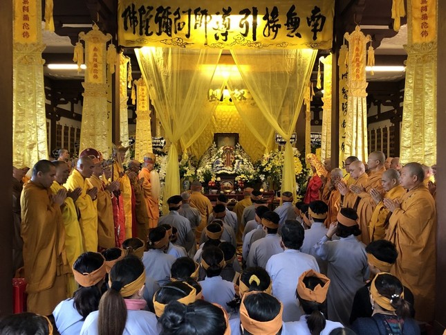 Thỉnh kim quan HT.Thích Trí Định nhập bảo tháp ảnh 1 IMG_20201103_123742.jpg