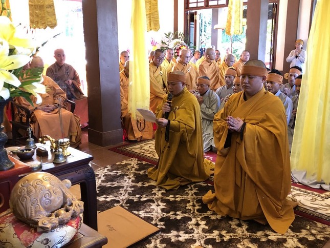 Thỉnh kim quan HT.Thích Trí Định nhập bảo tháp ảnh 3 IMG_20201103_123818.jpg