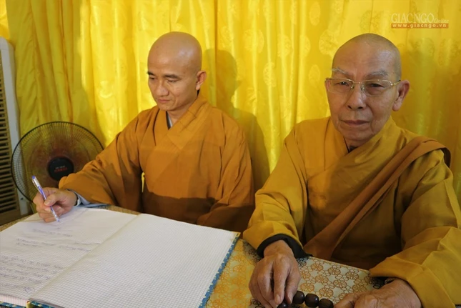 BTS Phật giáo TP.HCM viếng tang TT.Thích Thiện Phú ảnh 5 viengtang.3.jpg