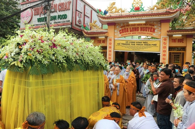 Phụng tống kim quan HT.Thích Thiện Phú trà-tỳ ảnh 8 diquan.6b.jpg