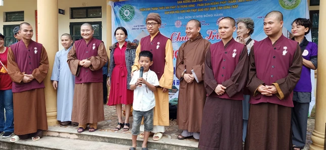 Hs phat bieu cam tuong tai buoi  nhan qua.jpg