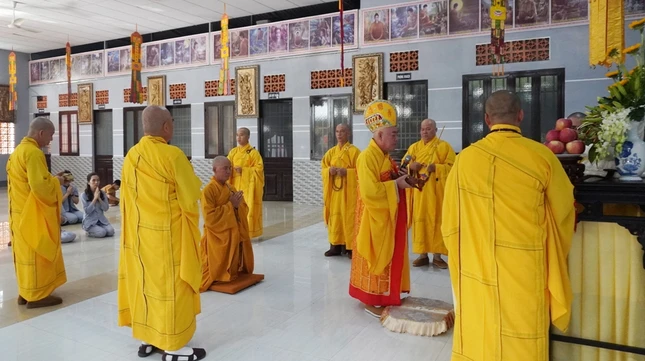 Tưởng niệm nạn nhân tử vong do tại nạn giao thông ảnh 3 11tn.JPG