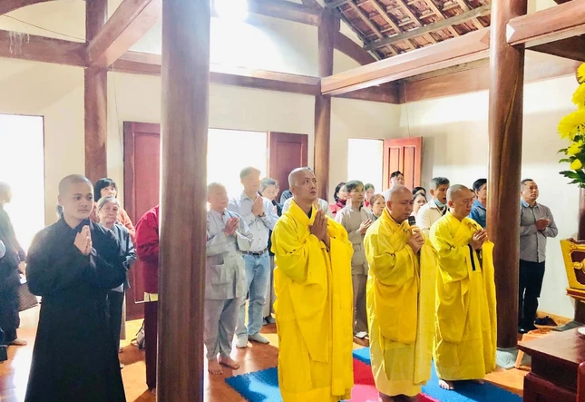 Phật giáo Q.Thủ Đức cứu trợ miền Trung đợt 2 ảnh 3 7d.jpg