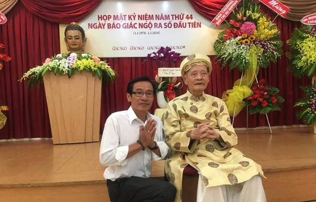 Có đề tài hay liền nghĩ ‘viết cho Giác Ngộ!’ ảnh 4 Luu niem voi truong lao, tien boi Tong Ho Cam.jpg