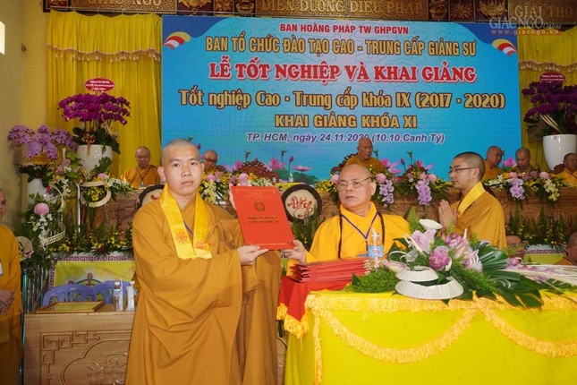 Khóa IX Cao - Trung cấp giảng sư tốt nghiệp ảnh 8 22hp.jpg