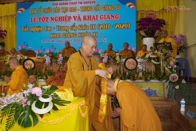 Khóa IX Cao - Trung cấp giảng sư tốt nghiệp ảnh 7 23hp.jpg