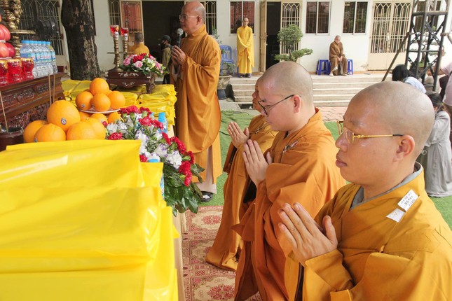 Tưởng niệm húy nhật HT.Thích Trí Dũng ảnh 2 3n1.jpg