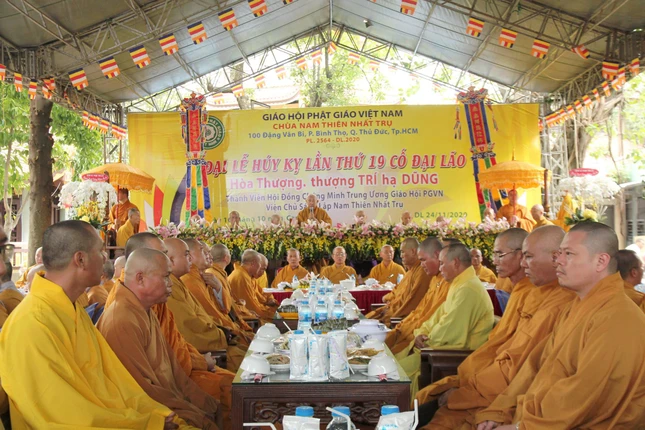 Tưởng niệm húy nhật HT.Thích Trí Dũng ảnh 3 5n.jpg