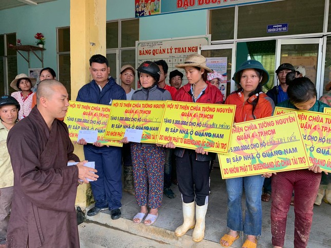 Trao tặng quà tại Quảng Nam, Quảng Trị, Quảng Ngãi ảnh 3 126117417_132215405074743_1650716575510805280_n.jpg