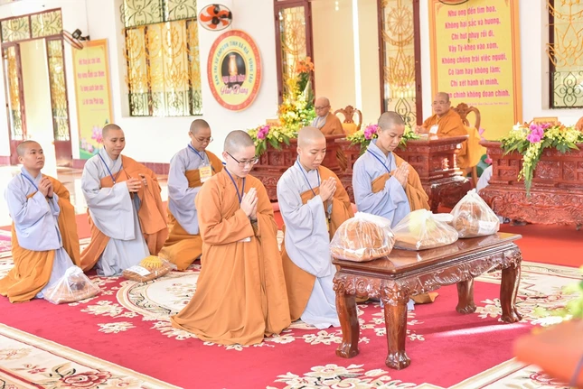 TỲ KHEO NI (2).jpg