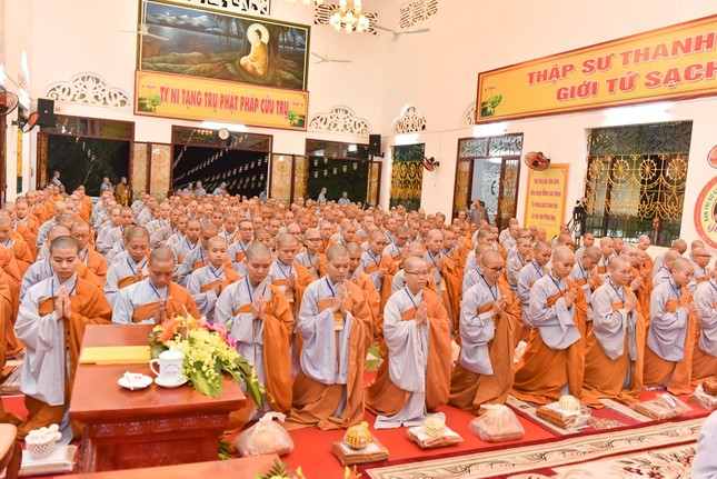 TỲ KHEO NI 1.jpg