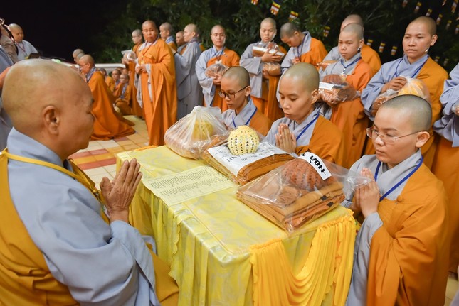 TỲ KHEO NI 2.jpg