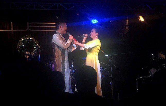 Gần 500 triệu đồng từ đêm nhạc gây quỹ ấn tống kinh sách ảnh 3 anh we3.jpg