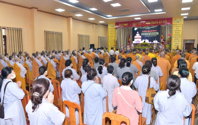 Le Tuong niem Phat hoang.jpg