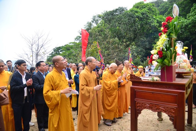 Tôn tạo chùa - am Ngọa Vân ảnh 5 anh thtr 6.jpg