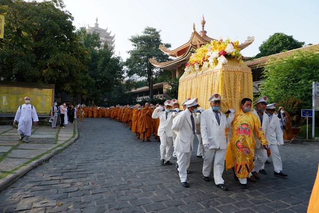 Truy niệm, cung tống kim quan HT.Giác Phúc trà-tỳ ảnh 11 H13.JPG