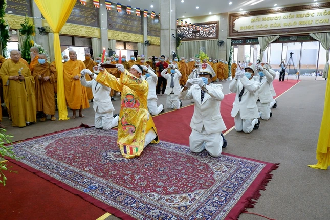 Truy niệm, cung tống kim quan HT.Giác Phúc trà-tỳ ảnh 8 H9.JPG