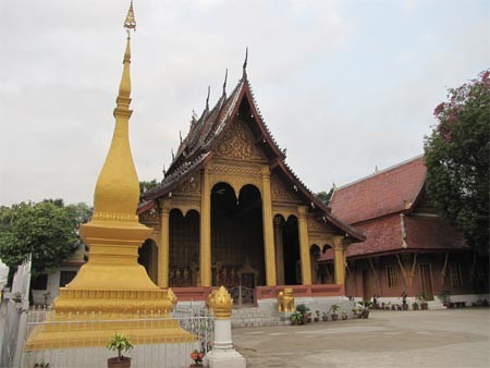 Một ngôi chùa nằm bên phố cổ. Một ngôi chùa nằm bên phố cổ.