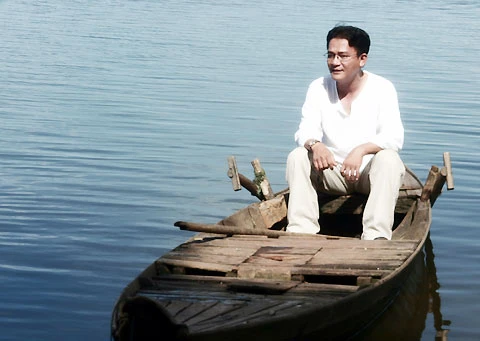 Trong đời sống, bạn bè luôn nói về Bảo Phúc như một người chồng, người cha biết quan tâm đến gia đình. Từ khi biết vợ mắc bệnh cao huyết áp, anh tự mày mò, tìm hiểu căn bệnh này cũng như cách chữa trị. Gặp bạn bè, anh cũng chia sẻ kinh nghiệm có được để phòng chống bệnh tật.