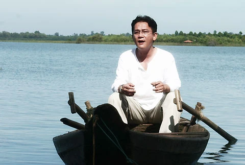 Ca sĩ Cẩm Vân kể: "Có chuyện xảy ra, Phúc cũng ngồi im không phản ứng lại. Anh quả thật là người hiền lành".