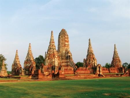 Những ngọn tháp hoang phế Những ngọn tháp hoang phế