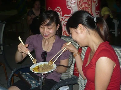 Teen Hà Thành háo hức đi ăn chay