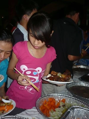 Teen Hà Thành háo hức đi ăn chay