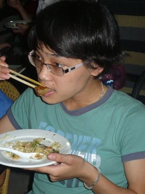 Teen Hà Thành háo hức đi ăn chay