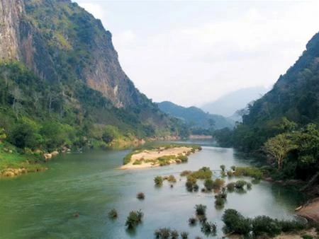 Phong cảnh ở Nam Khaw - Bắc Lào